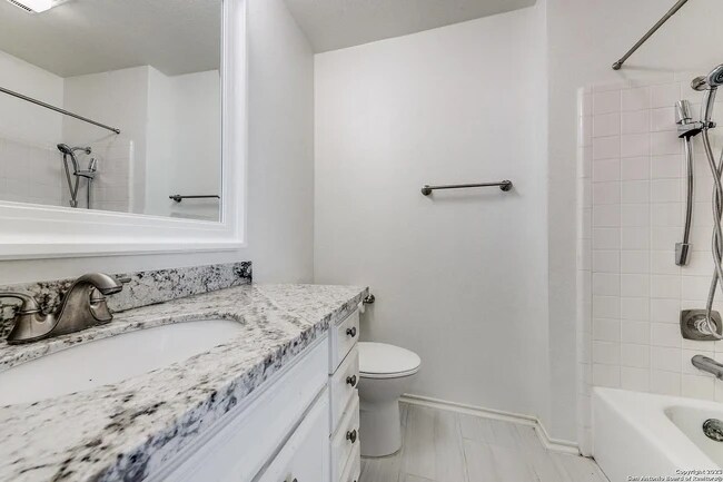 main bathroom with bathtub - 7815 Broadway St