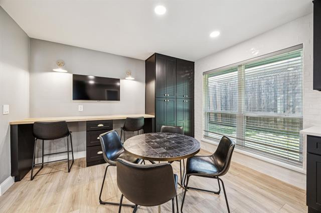 Building Photo - 2833 Meadowbrook Dr