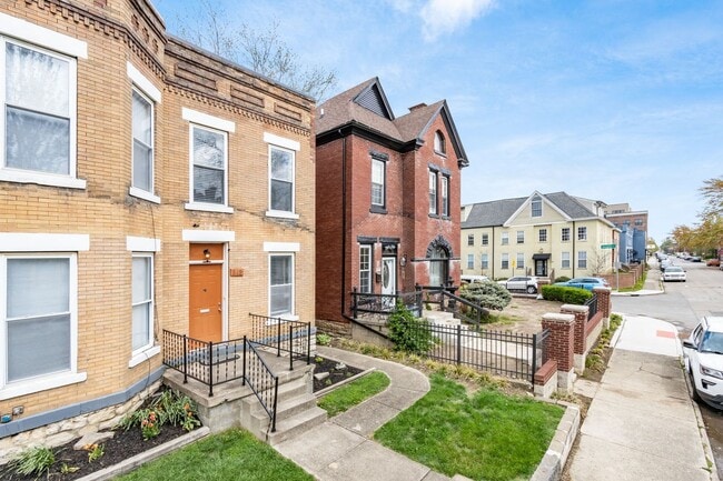 Building Photo - 844-848-848 Oak St