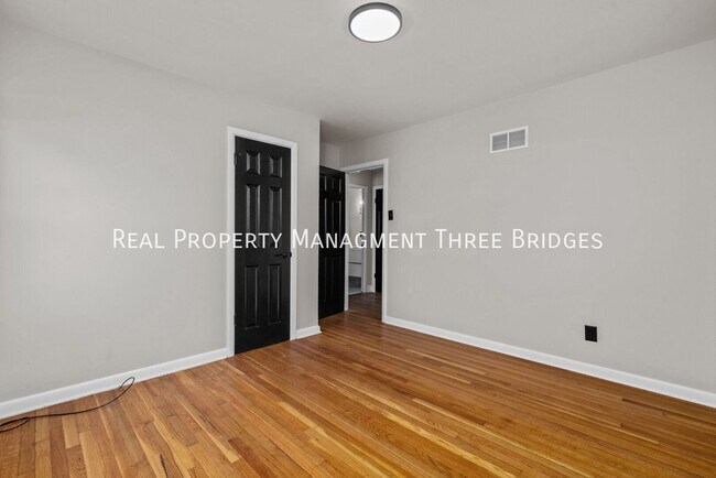 Building Photo - 110 Birchwood Dr
