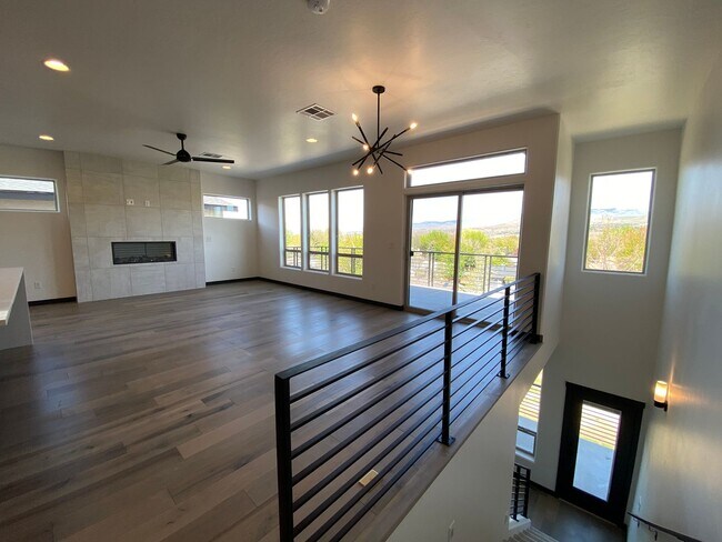 Building Photo - Close to Micron, 3 Bedroom 3 bath w/ a Million Dollar View!