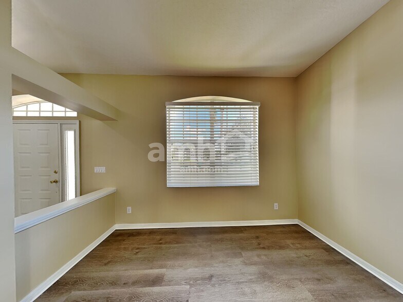 Building Photo - 2462 St Johns Ln