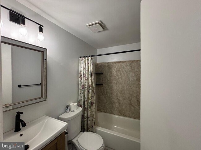 Building Photo - 25936 Largo Ct