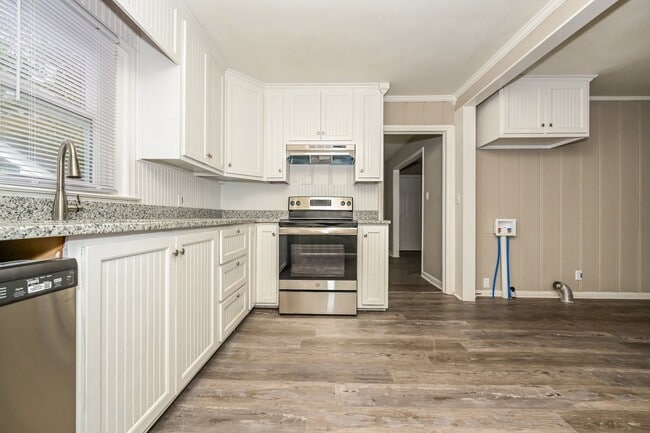 Building Photo - 531 Rogers Dr