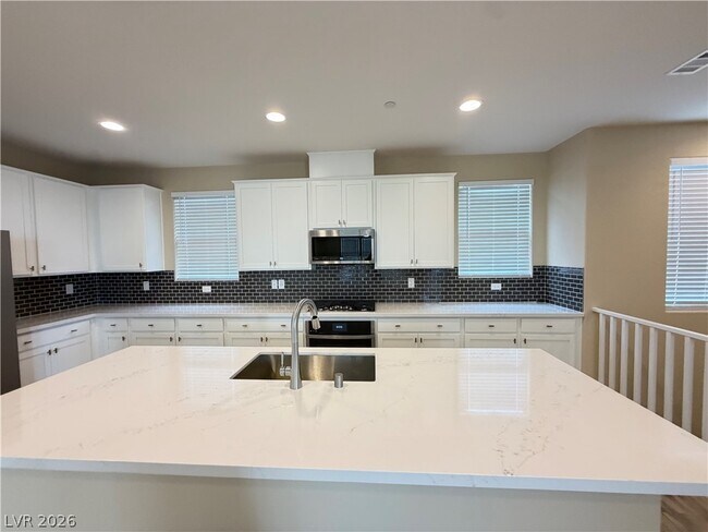 Building Photo - 1741 N Desert Foothills Dr
