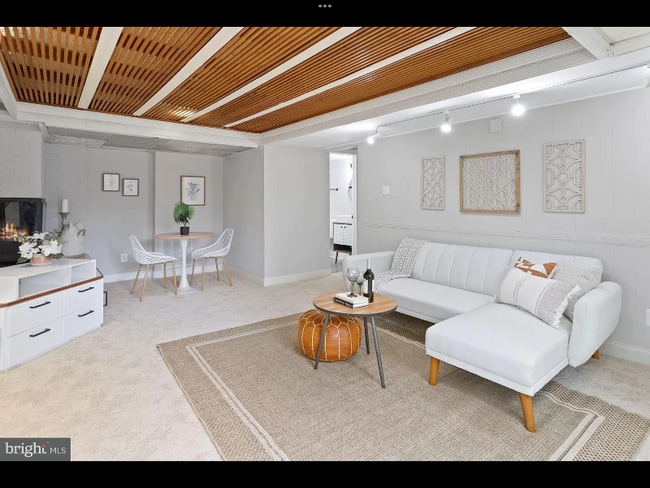 Building Photo - 9817 Inglemere Dr