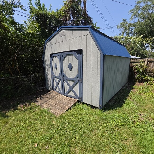 Building Photo - Spacious 3 bedrooms and 2 baths ranch home located on SE Browning St in Lee's Summit, MO
