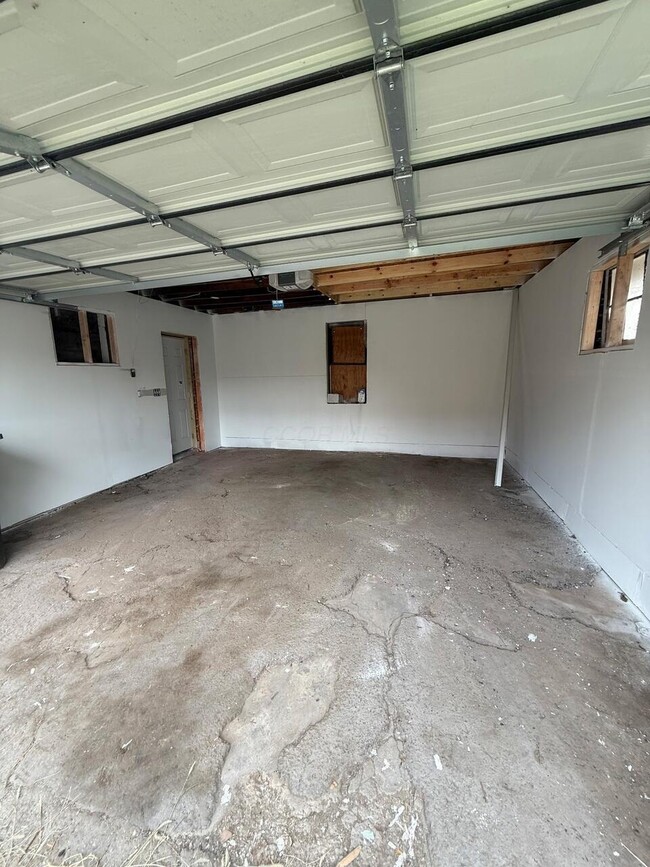 Building Photo - 533 Fairwood Ave