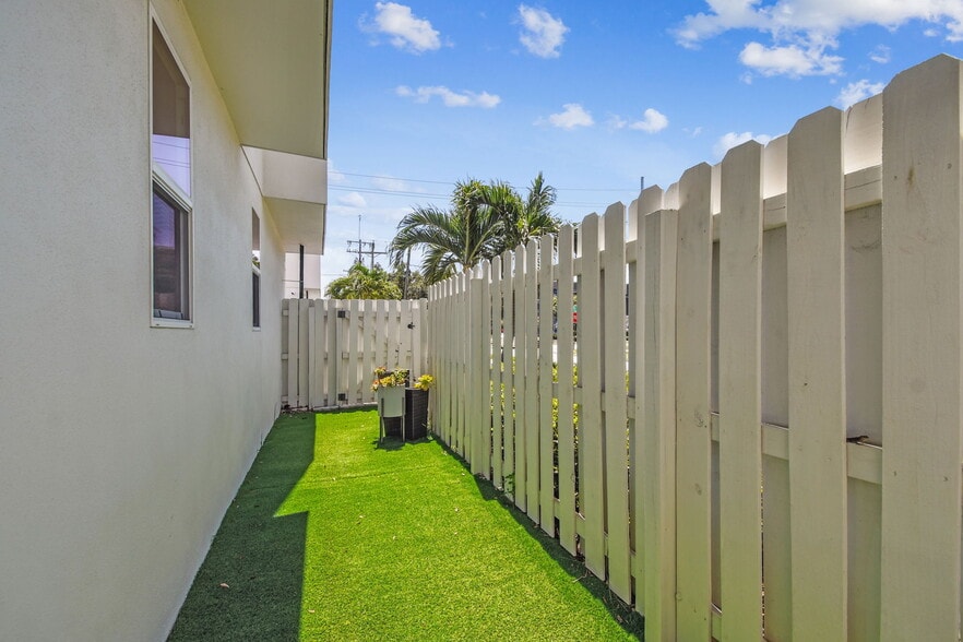 Building Photo - 3100 W Paul Ave