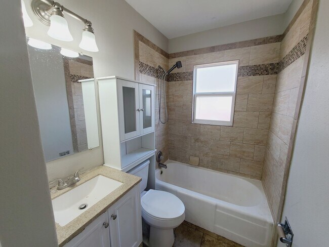 Building Photo - Three Bedrooms One Bathroom with Shaded Porch