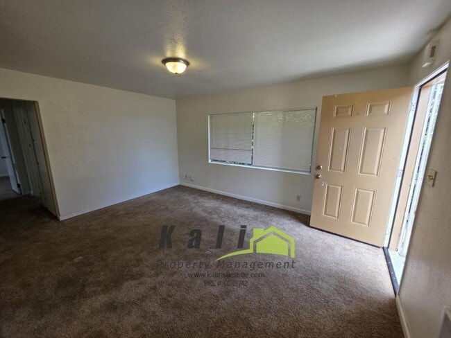 Building Photo - 2128 Flintridge Dr