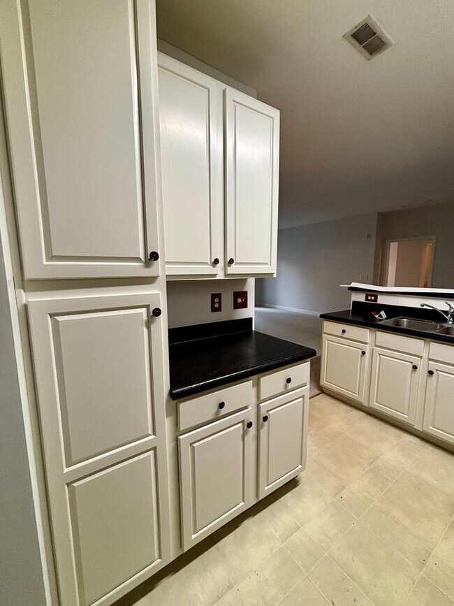 Building Photo - 2BR/2BA Condo; $250 off SECOND FULL Month of Rent