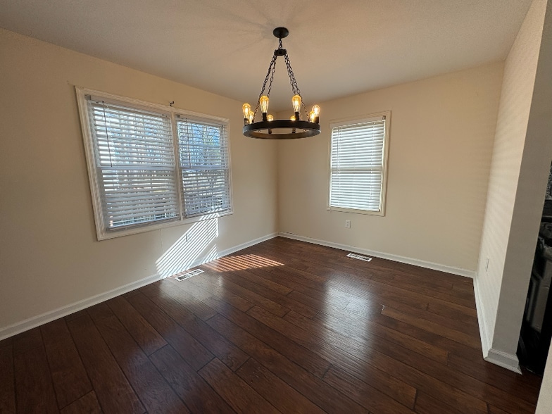 Building Photo - 135 Suffolk Dr