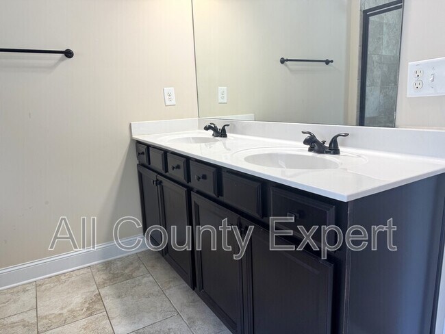 Building Photo - 5065 Rialto Way
