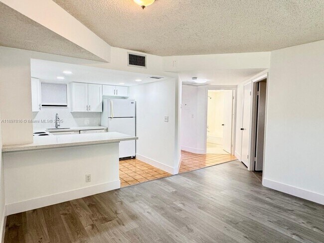 Building Photo - 8290 Lake Dr