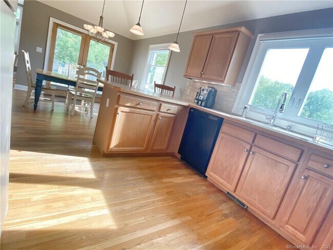 Building Photo - 33 Copper Creek Cir