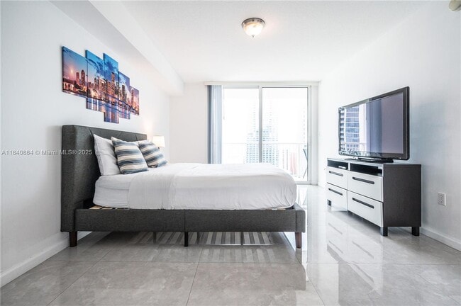 Building Photo - 1200 Brickell Bay Dr