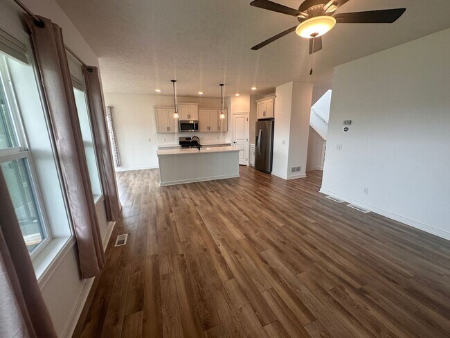 Building Photo - Home For Rent Papillion
