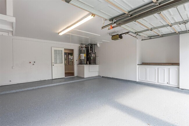 Building Photo - 2112 Sierra Dr