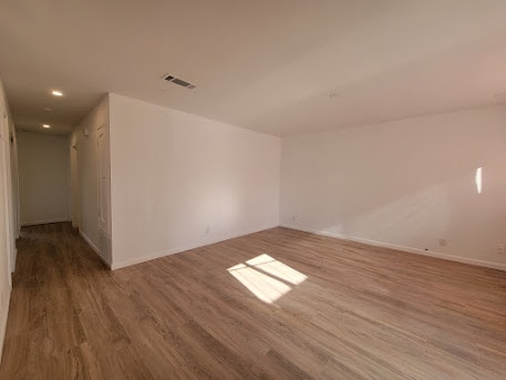 Building Photo - 589 Roja Dr
