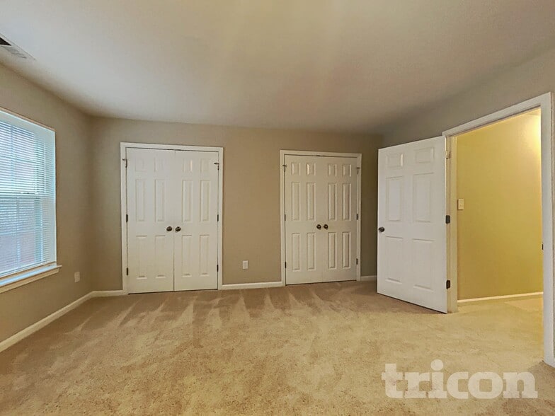Building Photo - 6902 Fenwick Dr