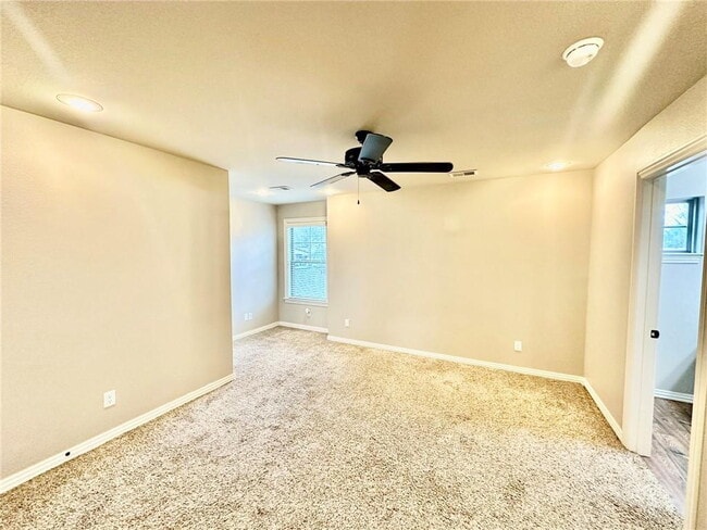 Building Photo - 186 Old Farmington Rd