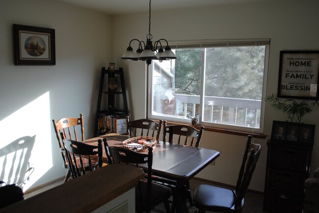 Building Photo - Cute Condo in North Evergreen!