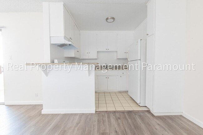 Building Photo - Beautiful One Bedroom Apartment in Miracle Mile