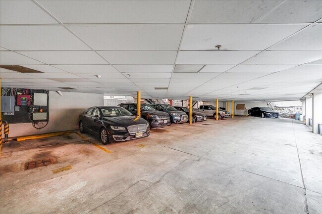 Building Photo - 416 63rd St