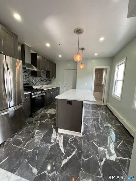 Building Photo - 176 Pearl St