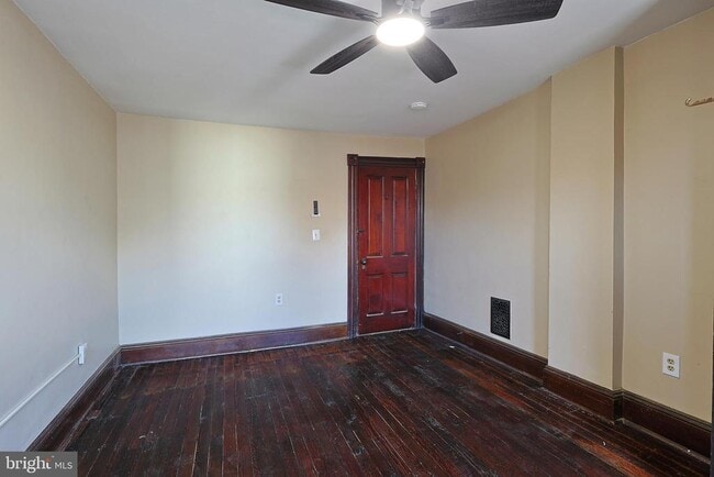 Building Photo - 113 Grand Ave