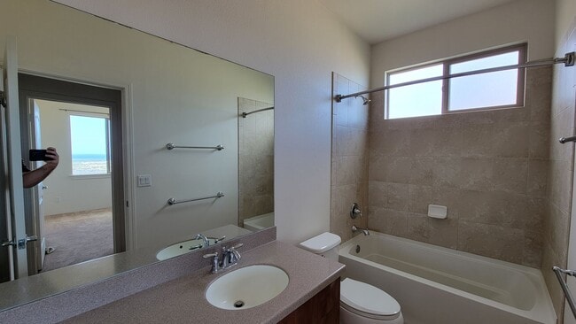 Building Photo - Kahiwelo at Makakilo 3 bedroom home for rent