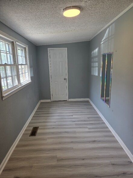 Building Photo - 2027 Jeff Davis St