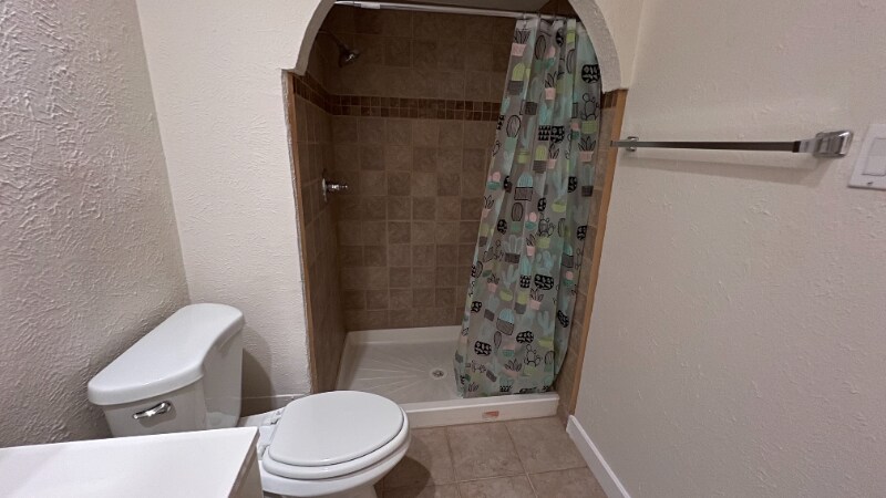 Building Photo - 1405 Meandering Way