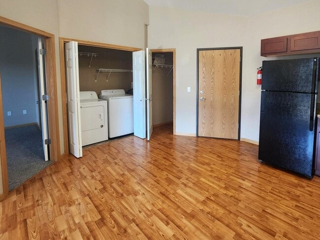 Building Photo - 2190 W Lake Rd