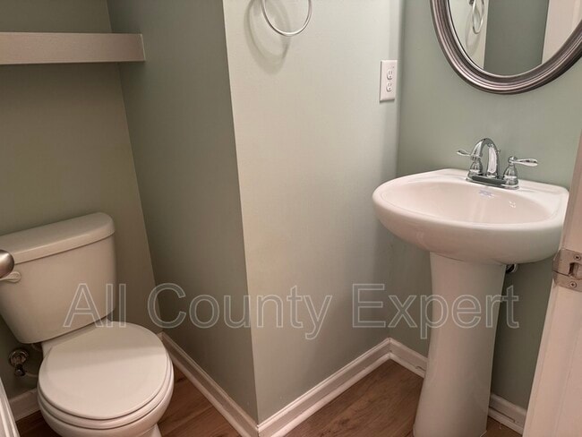 Building Photo - 187 Townview Dr