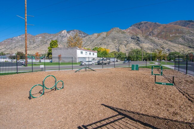 Building Photo - ADA Unit at Blackstone Farms in Provo! Ava...