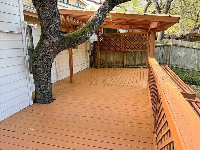 Building Photo - 9518 Topridge Dr