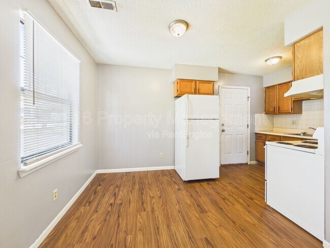 Building Photo - 7115 Bales Ave