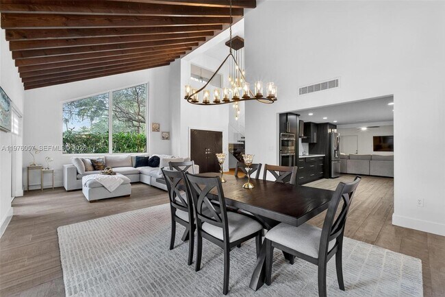 Building Photo - 3231 Salzedo St