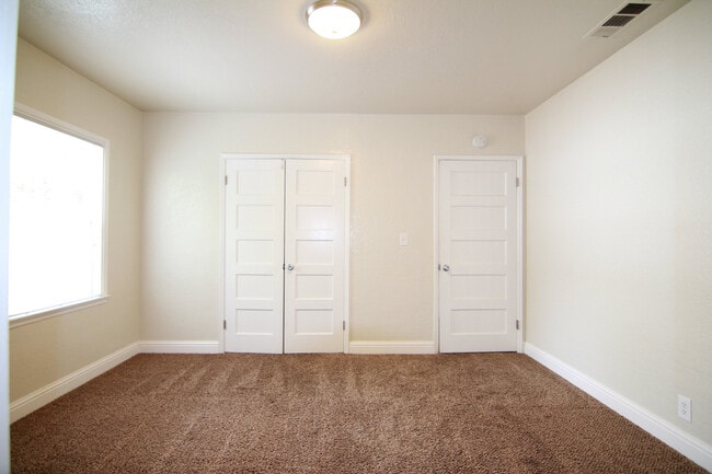 Building Photo - MOVE IN SPECIAL $500 OFF FIRST MONTHS RENT
