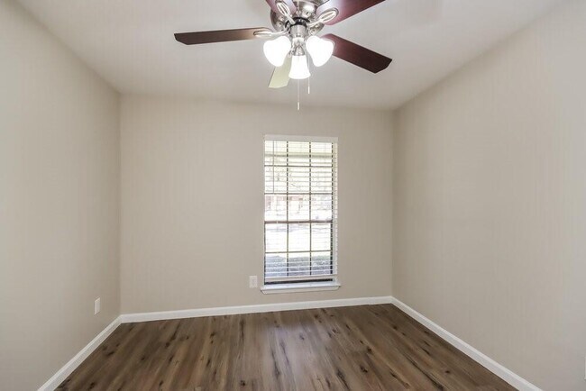 Building Photo - 2210 Dristone Dr