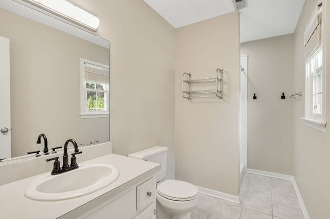 Building Photo - 3 Bedroom Ranch Home with Fenced Yard in Richmond – Available July 15th – $2,295/mo