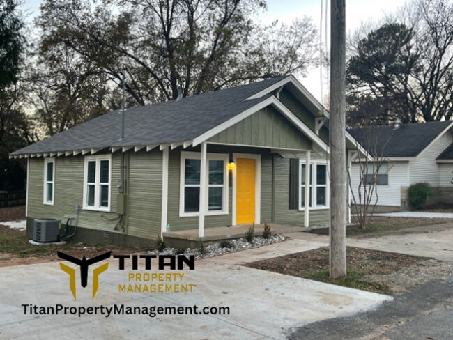 Building Photo - 2Bed/1Bath House