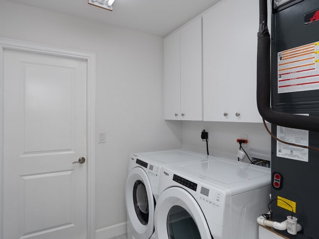 Building Photo - 153 Hourglass Dr