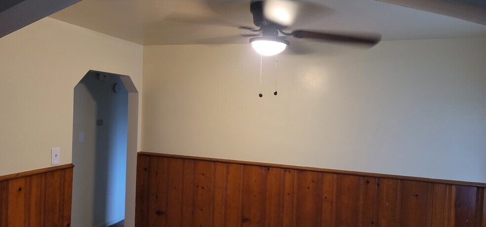 Building Photo - 2731 Powell Dr