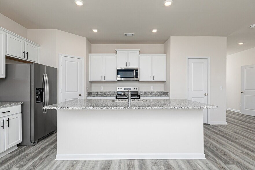 Building Photo - 658 Mackenzie Cv