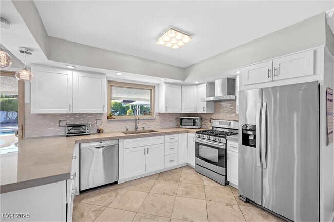 Building Photo - 2100 Westlund Dr