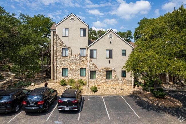 Building Photo - Deatonhill Condominiums