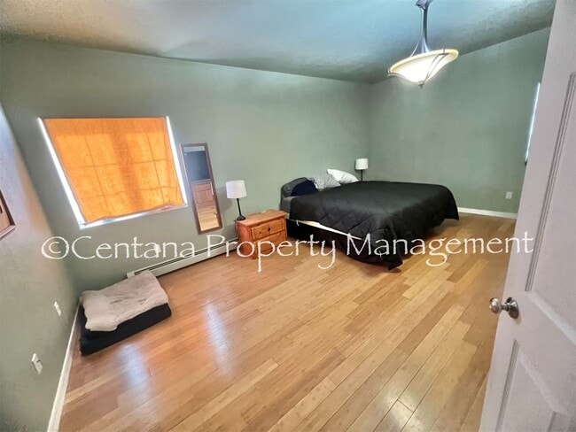 Building Photo - Beautiful home on the outskirts of town!